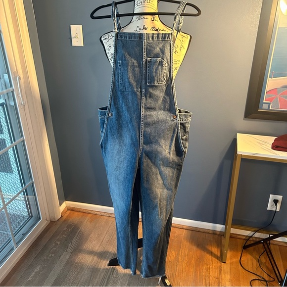 Treasure & Bond Apron Denim Overalls - Picture 2 of 15